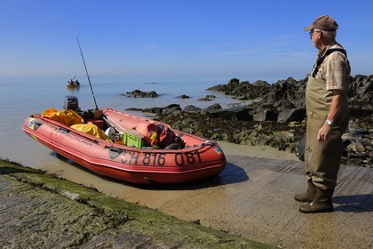 France, Manche, Bay of Mont Saint Michel, fisherman looking at the arrival of a kayak