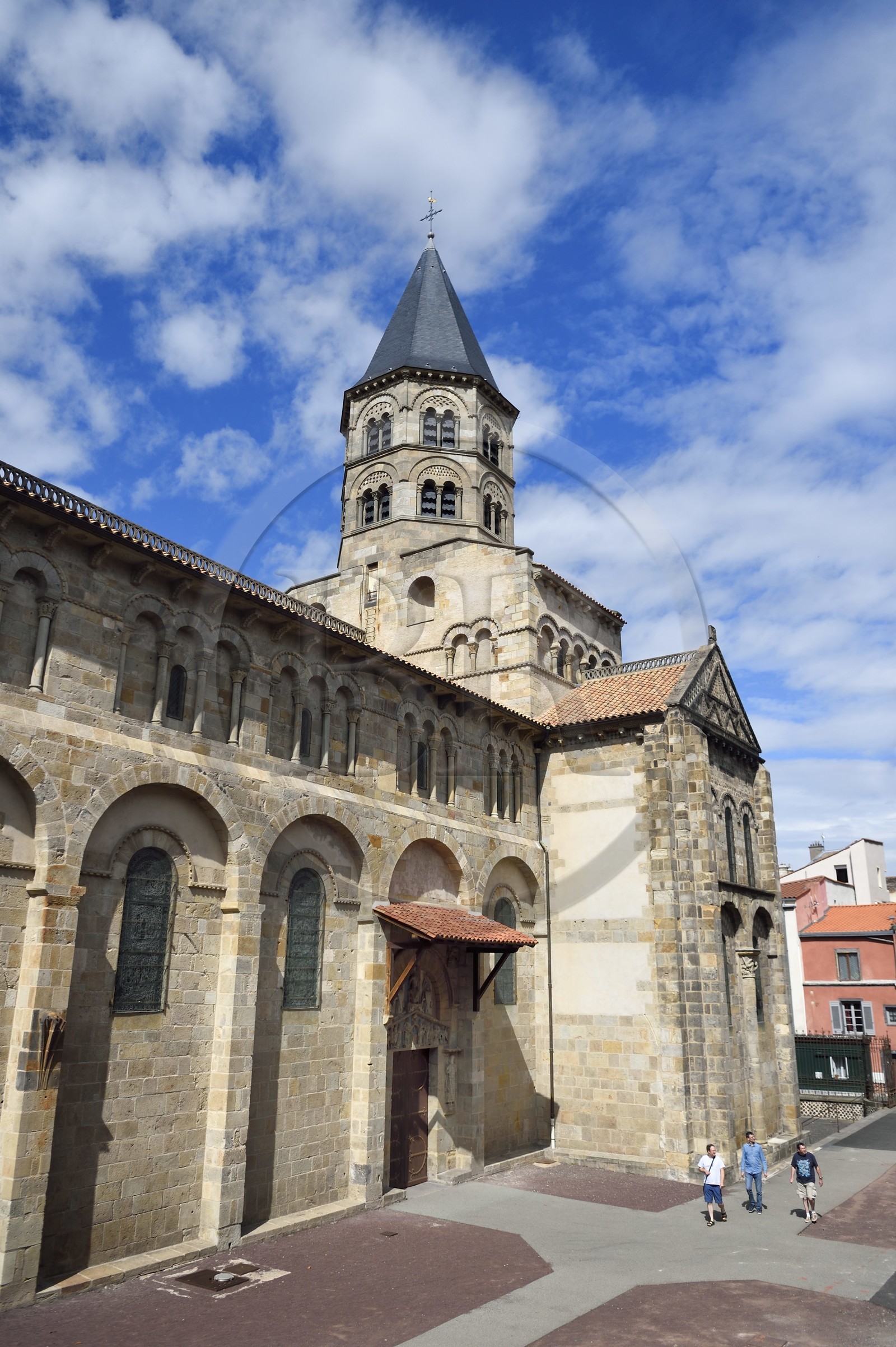 France, Puy-de-Dôme (63), Clermont-Ferrand, basilique Notre-Dame-du-Port de style roman auvergnat, classée Patrimoine Mondial de l'UNESCO au titre des Chemins de Saint-Jacques-de-Compostelle en France