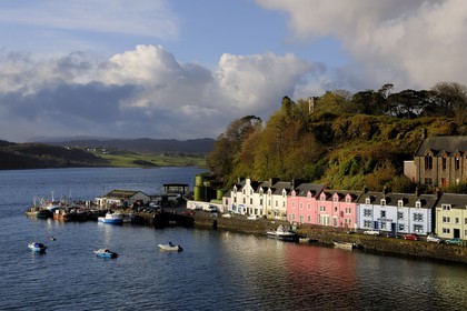 United Kingdom, Scotland, Highlands, Hebrides, Isle of Skye, fishing harbour of Portree