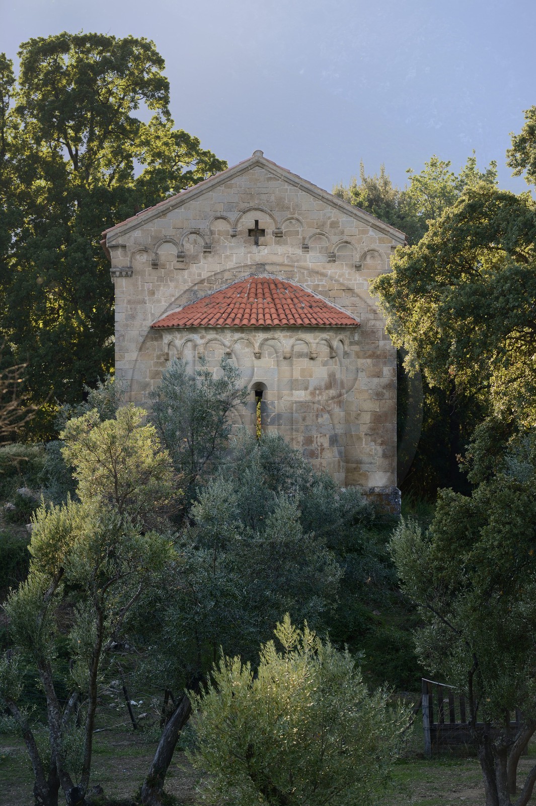 France, Corse-du-Sud (2A), Alta Rocca, Sainte-Lucie-de-Tallano (Santa Lucia di Tallà), chapelle romane Saint-Jean-Baptiste dans le hameau de Poggio France, Corse-du-Sud (2A), Alta Rocca, Sainte-Lucie-de-Tallano (Santa Lucia di Tallà), chapelle romane Saint-Jean-Baptiste dans le hameau de Poggio