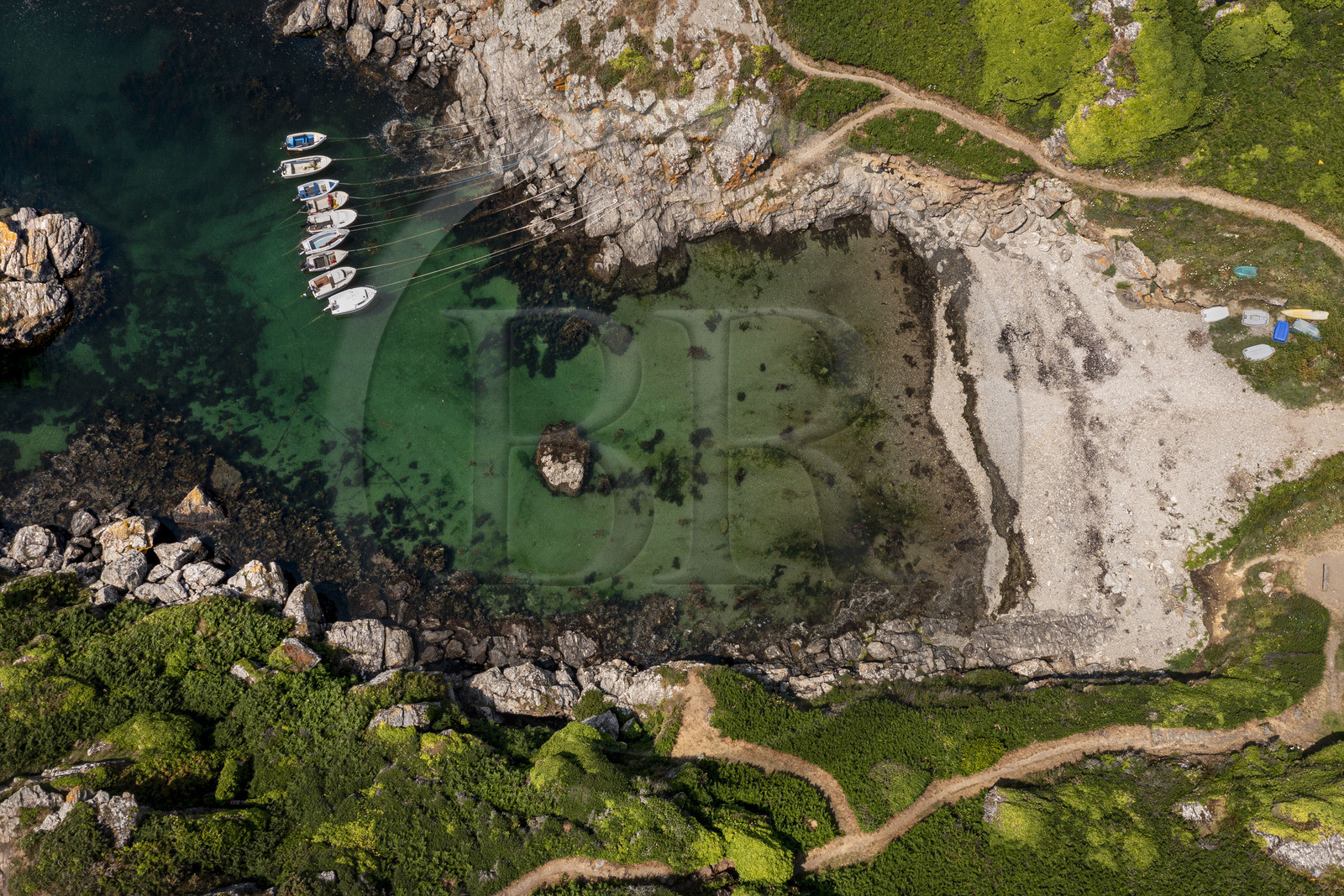 France, Morbihan (56), Ile de Groix, Port Saint-Nicolas sur la côte Sud (vue aérienne) France, Morbihan (56), Ile de Groix, Port Saint-Nicolas sur la côte Sud (vue aérienne)
