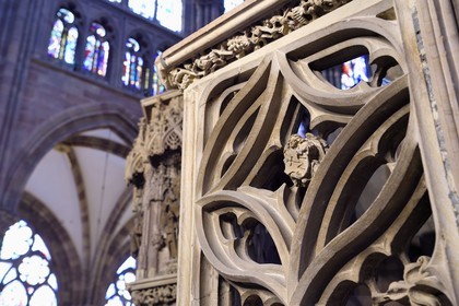 France, Bas-Rhin (67), Strasbourg, vieille ville classée au Patrimoine Mondial de l'UNESCO, la cathédrale Notre-Dame, la chaire du grand prédicateur Geiler de Kaysersberg réalisée par le sculpteur Hans Hammer en 1485, son signe lapidaire (marque de tacheron)