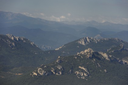 France, Aude (11), Pays Cathare, le château de Peyrepertuse du XIIe siecle  (vue aérienne)