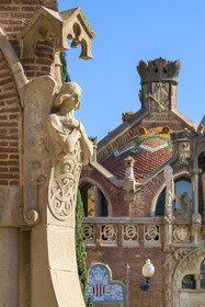 Espagne, Catalogne, Barcelone, quartier d'El Guinardo, ancien Hospital de la Santa Creu i de Sant Pau classé Patrimoine Mondial de l'UNESCO, de style moderniste par l'architecte Domenech i Montaner, aujourd'hui un musée et un centre culturel, détail de la décoration des pavillons