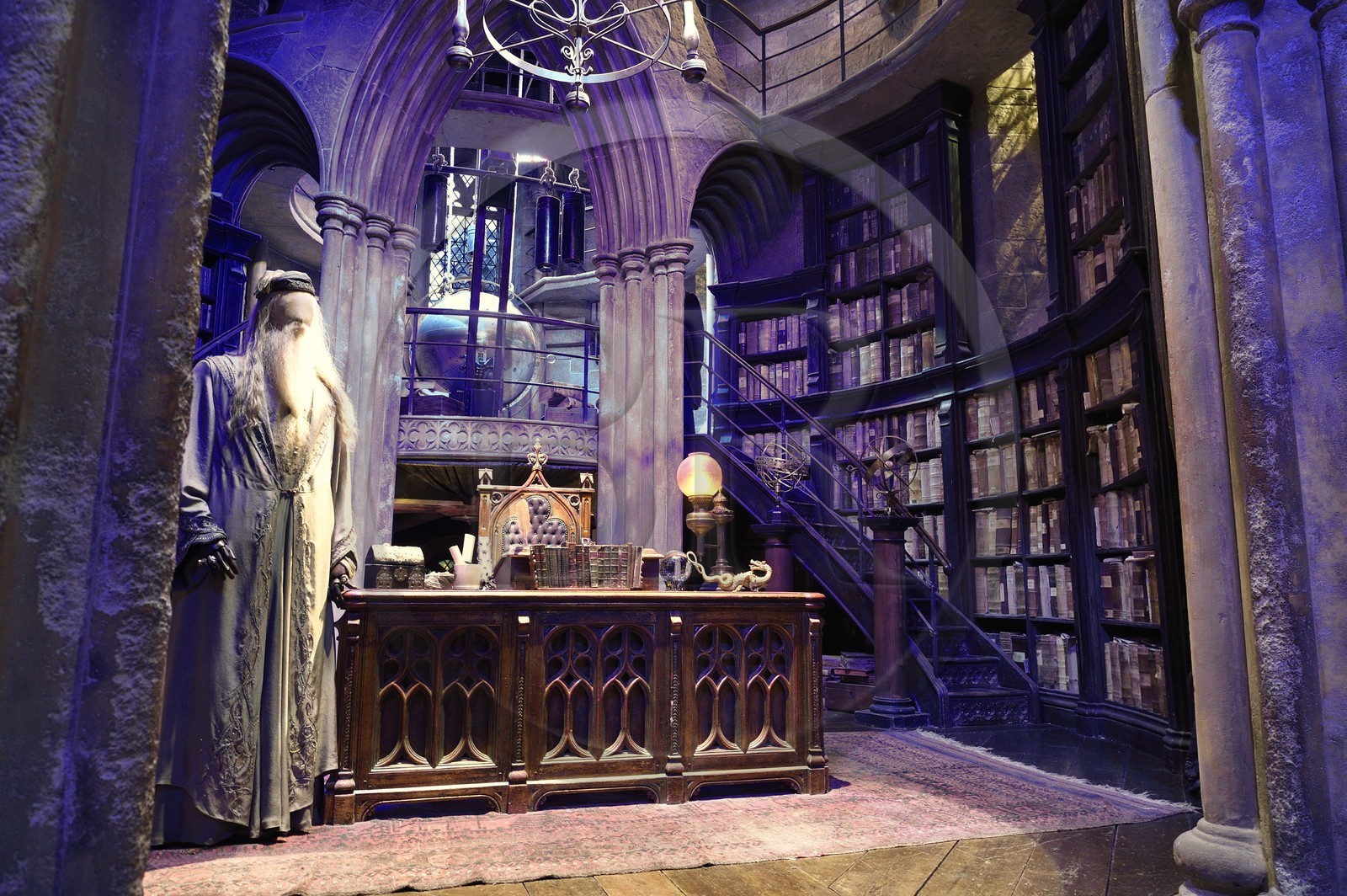 Royaume-Uni, Hertfordshire, Leavesden, Leavesden Film Studios, Harry Potter Studio Tour London, les coulisses du tournage des 8 films de Harry Potter, le bureau de professeur Dumbledore à l'école de Poudlard
