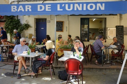 France, Var, Provence Verte, Cotignac, cours Gambetta, café terrace