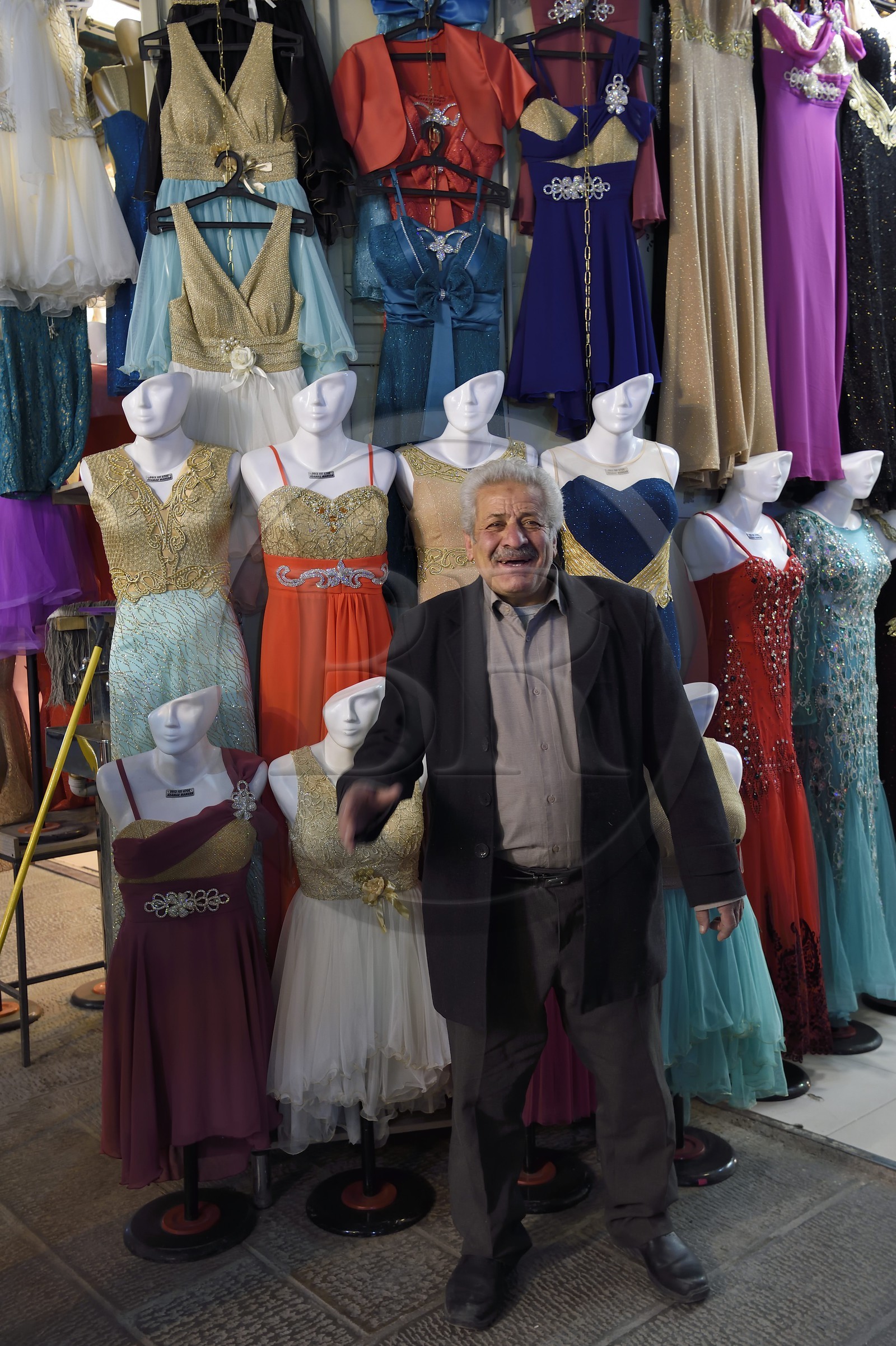 Iran, province d'Ispahan, Ispahan, Bazar-e Bozorg (Grand Bazar), immense bazar couvert qui remonte à près de 1300 ans, boutique pour femmes