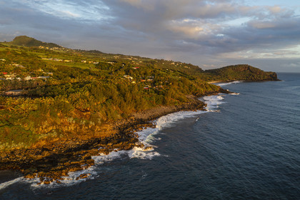 France, Ile de la Reunion, Petite-Ile sur la côte sud, plage et rochers vers Grand Anse (vue aérienne)