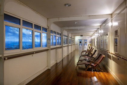 France, Loire-Atlantique (44), Saint-Nazaire, l'Escal'Atlantic dans l'ancienne base sous-marine allemande fait revivre le monde des transatlantiques, le pont promenade