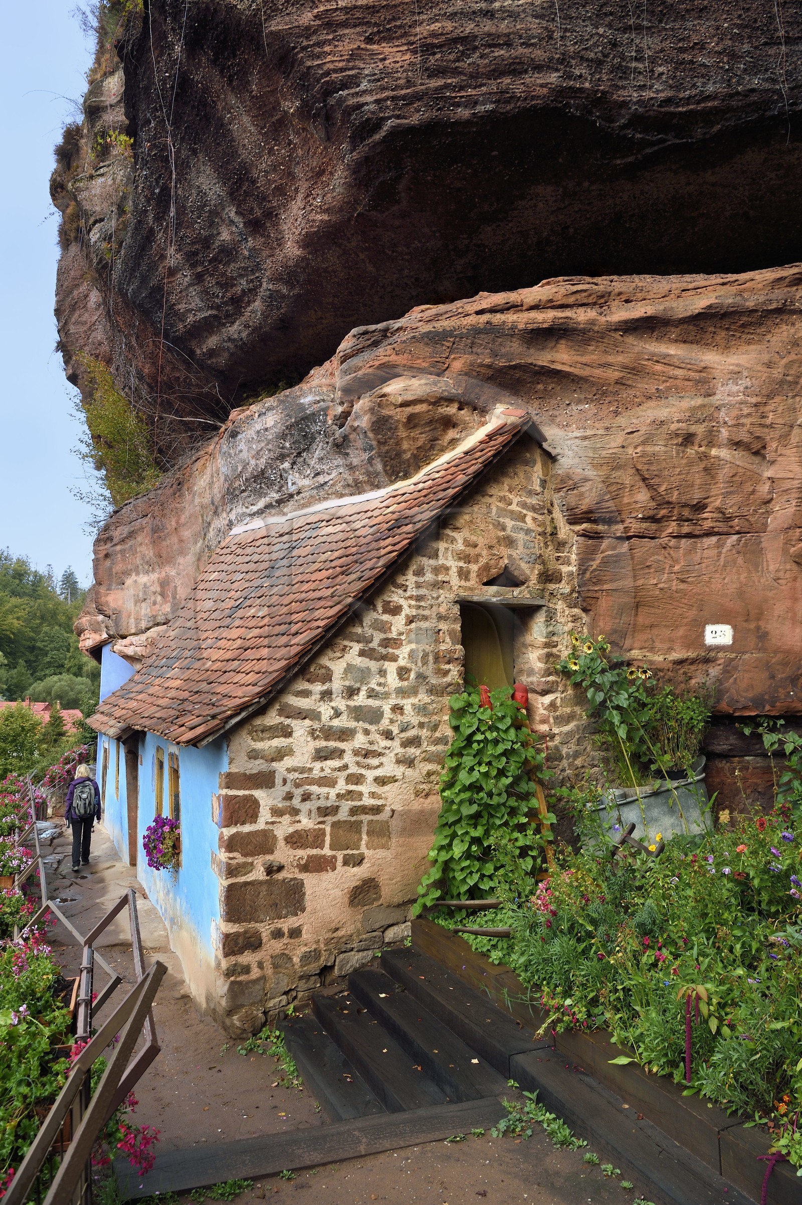 France, Bas-Rhin (67), Parc Naturel régional des Vosges du Nord, Eschbourg, Maisons des Rochers de Graufthal, habitations semi-troglodytiques du XVIIIe siècle et habitées jusqu'en 1958
