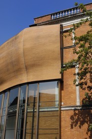 Irlande, Comté de Cork, Cork, the Crawford Municipal Art Gallery (musée d'art de la ville), extension de l'architecte Erick van Egeraat