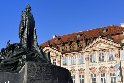 Czech Republic, Prague, historical center listed as World Heritage by UNESCO, the Old Town (Stare Mesto), small square (Staromestske namesti), the Jan Hus Memorial and the Golz-Kinsky Palace